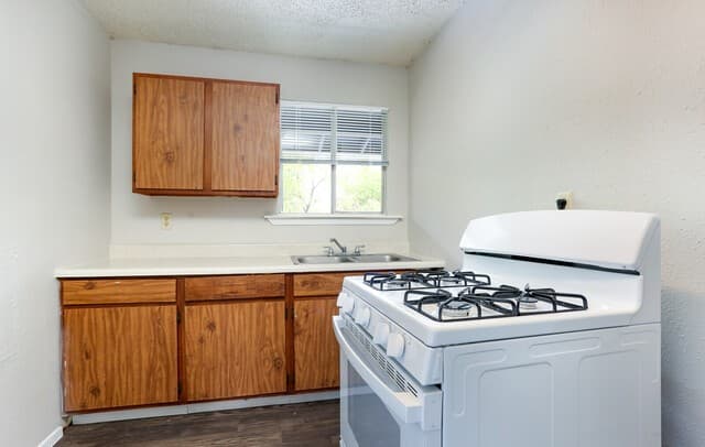 1-bedroom rental at 102 E Cheryl Dr Unit 2 in San Antonio TX