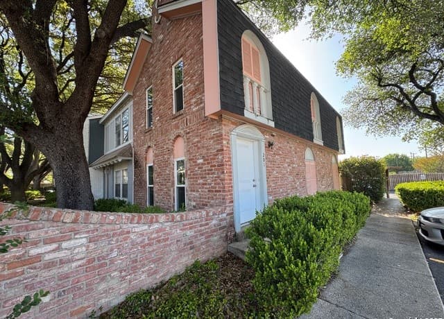 2-bedroom rental at 2811 Woodbury Dr Unit 201 in San Antonio TX