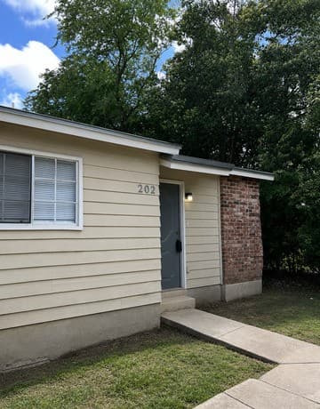 2-bedroom rental at 844 E Sunshine Dr Unit 202 in San Antonio TX
