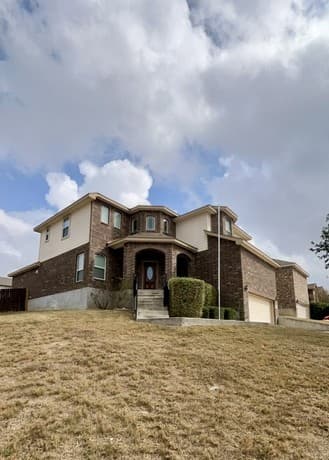 5-bedroom rental at 13724 Altamirano in Live Oak TX