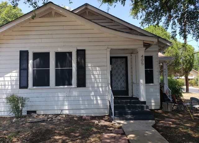 1-bedroom rental at 405 N Park Blvd in San Antonio TX