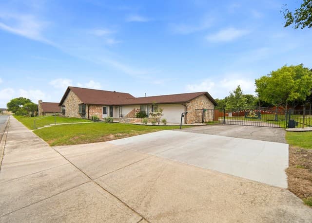 2-bedroom rental at 515 Oak Park Dr Unit 515 in Boerne TX