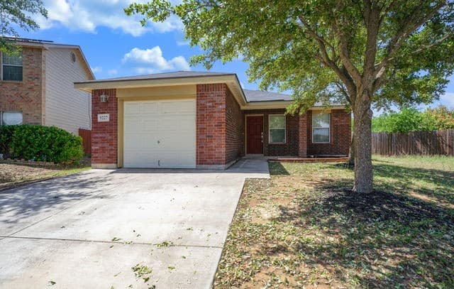 3-bedroom rental at 9227 Dublin Moor in San Antonio TX