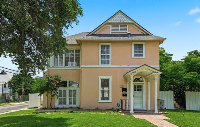 3-bedroom rental at 202 W Woodlawn Ave in San Antonio TX