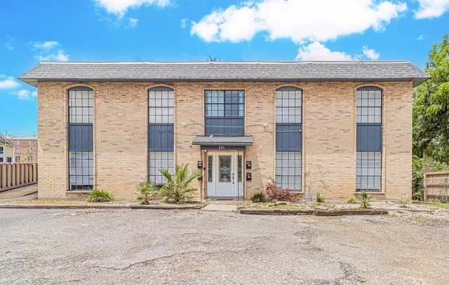 2-bedroom rental at 221 E Craig Pl Unit 3 in San Antonio TX