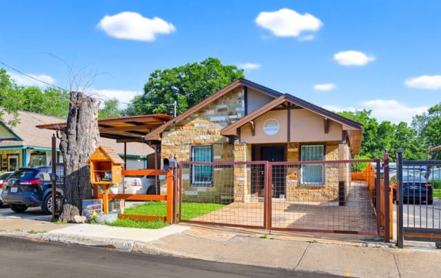 1-bedroom rental at 236 E Dullnig Ct #1 in San Antonio TX