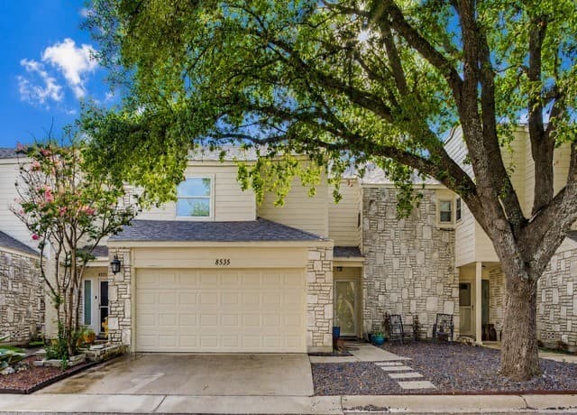 2-bedroom rental at 8535 Echo Creek Ln in San Antonio TX