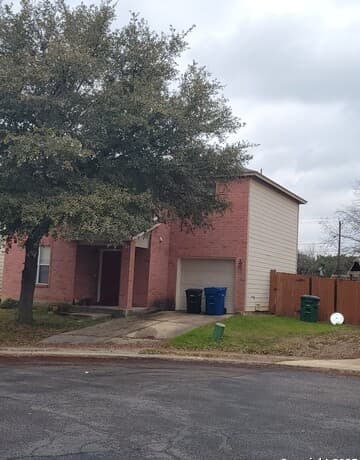 3-bedroom rental at 15 Bedford Bay in San Antonio TX