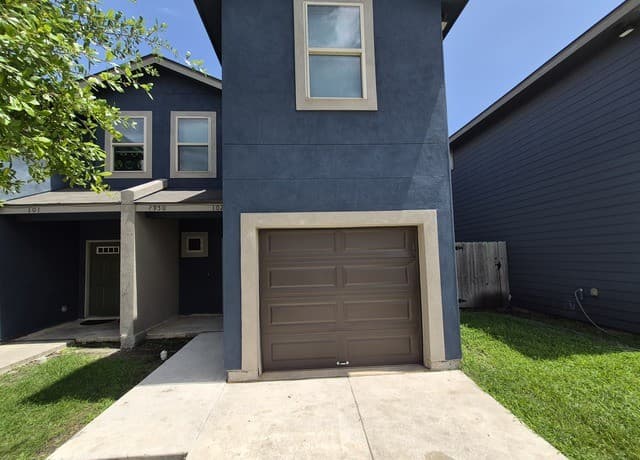 3-bedroom rental at 6950 Lakeview Dr. Unit 102 in San Antonio TX