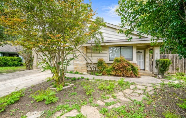 3-bedroom rental at 16330 Elk Hollow in San Antonio TX