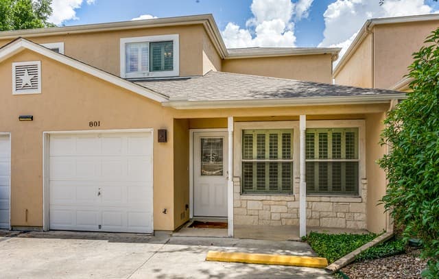 2-bedroom rental at 3202 Eisenhauer #801 Unit 801 in San Antonio TX