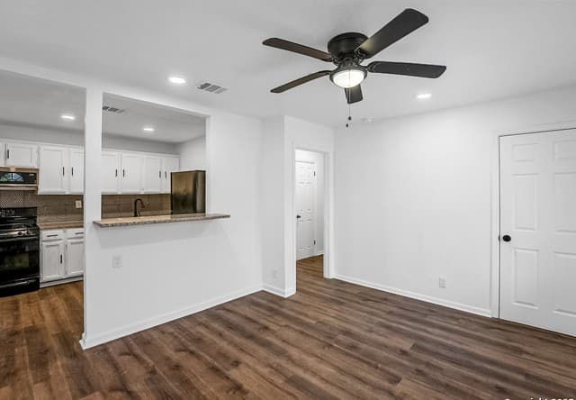 3-bedroom rental at 122 Stolnet St in San Antonio TX