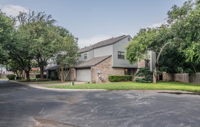 2-bedroom rental at 6003 Macgregor Way in San Antonio TX