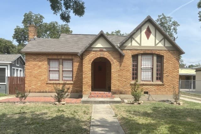 2-bedroom rental at 1541 W Mulberry in San Antonio TX