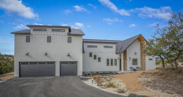3-bedroom rental at 585 N Scenic Hills in Blanco TX