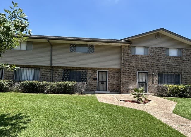 3-bedroom rental at 117 E Silver Sands Dr in San Antonio TX