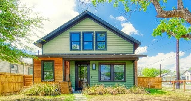 4-bedroom rental at 1021 N Palmetto in San Antonio TX