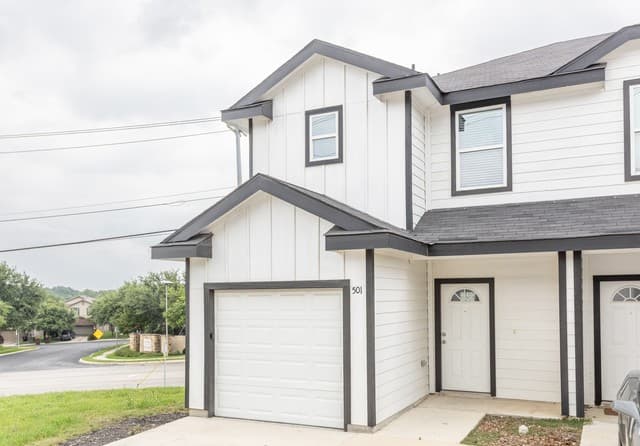 3-bedroom rental at 7239 Converse Ridge Unit 501 in San Antonio TX