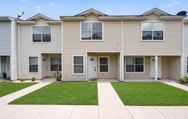 3-bedroom rental at 10 Bratton Dr in San Antonio TX