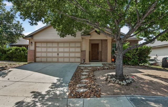 3-bedroom rental at 9319 Durham Trce in San Antonio TX