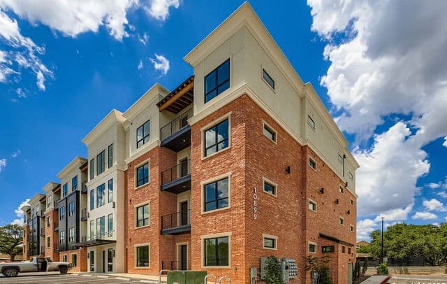 2-bedroom rental at 10899 S Hausman Rd Unit 201 in San Antonio TX