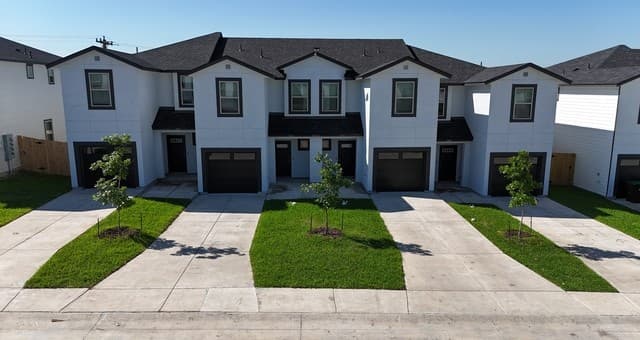 3-bedroom rental at 8315 Via Pisa Unit 101 in San Antonio TX