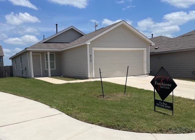 3-bedroom rental at 215 Layne Way in Marion TX