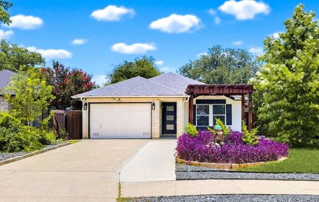 3-bedroom rental at 9831 Alexa Pl in San Antonio TX