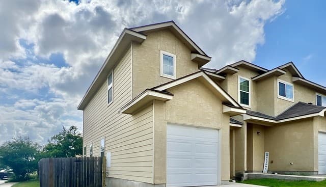 3-bedroom rental at 14103 Veneto Dr Unit 1 in San Antonio TX