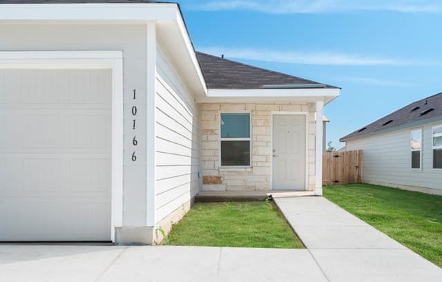 3-bedroom rental at 10166 Asta Trl in San Antonio TX