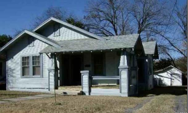 2-bedroom rental at 2223 E Houston St in San Antonio TX