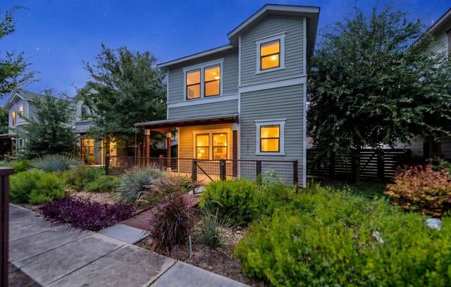 2-bedroom rental at 1150 N Olive St in San Antonio TX