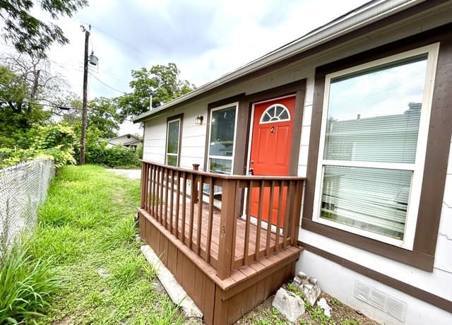 2-bedroom rental at 1222 Fenfield Ave Unit 2 in San Antonio TX