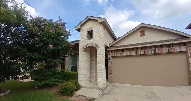 3-bedroom rental at 8206 Taft Crk in San Antonio TX