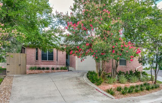 3-bedroom rental at 10 Oakwell Farms Pkwy in San Antonio TX