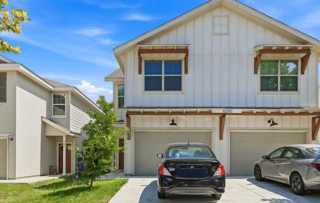 3-bedroom rental at 10310 Lynwood Br Unit 102 in San Antonio TX