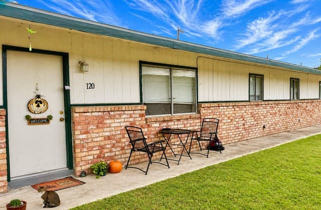 2-bedroom rental at 144 W Villaret Blvd Unit 122 in San Antonio TX