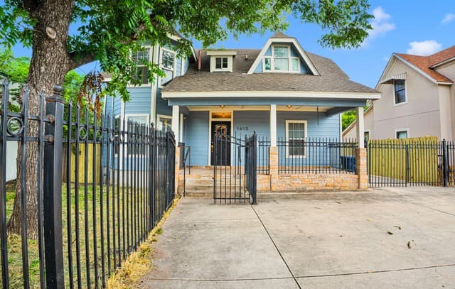 4-bedroom rental at 1615 W Commerce St in San Antonio TX