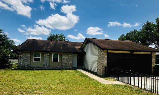 4-bedroom rental at 9803 Flatland Trl in Converse TX