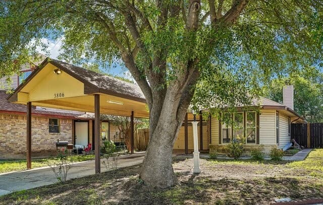 3-bedroom rental at 3806 Candlecrown Ct in San Antonio TX