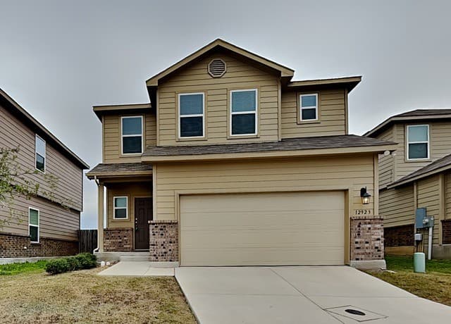 3-bedroom rental at 12923 Cicely Court in St Hedwig TX