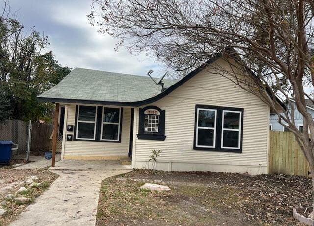 1-bedroom rental at 2215 N Elmendorf in San Antonio TX