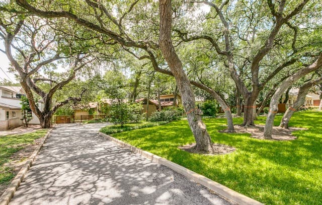 4-bedroom rental at 236 Castano in Alamo Heights TX