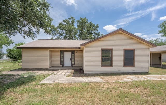 3-bedroom rental at 1515 Geneva St in Castroville TX