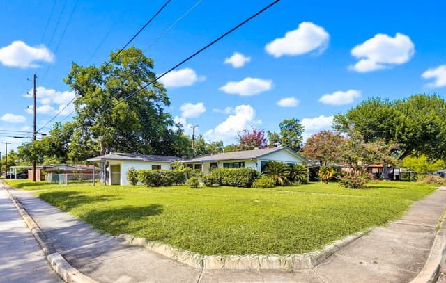 3-bedroom rental at 271 Wayside Dr in San Antonio TX