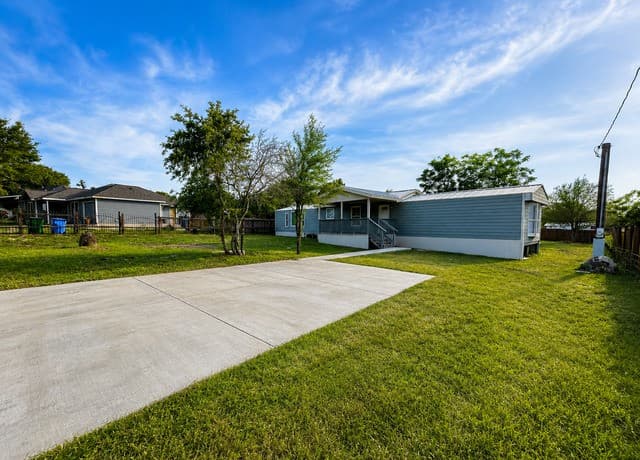 3-bedroom rental at 22823 Copper Canyon Dr in Elmendorf TX
