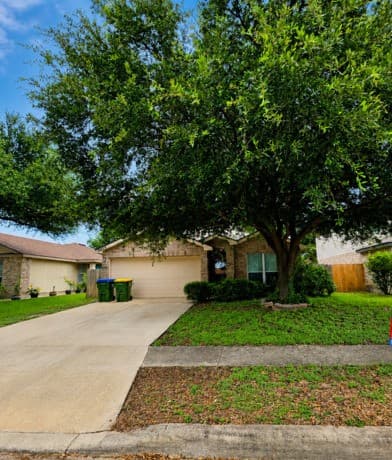 3-bedroom rental at 9006 Pinseeker in Selma TX