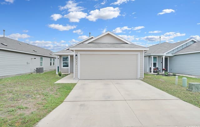 3-bedroom rental at 242 Ambush Rdg in San Antonio TX