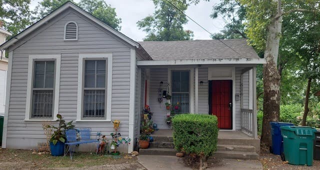 1-bedroom rental at 816 E Carson St in San Antonio TX