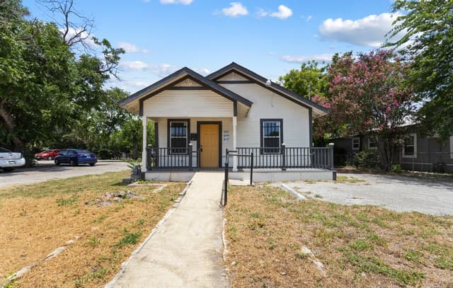 2-bedroom rental at 843 Culebra Rd in San Antonio TX